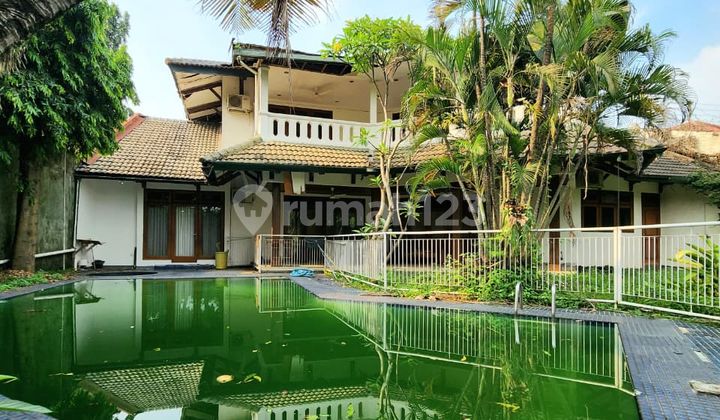 Nice house ready to occupy, flood-free, quiet and shady neighborhood.