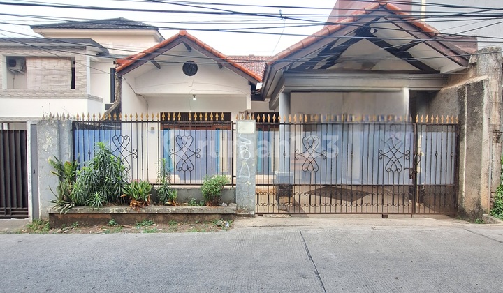 Rumah Lama Lokasi Bagus Dekat Kampus Umj & Stasiun MRT Lbk Bulus