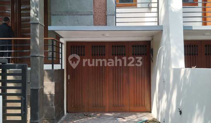 Rumah 3 Lantai Bisa Untuk Kantor Area Strategis Bebas Banjir 2