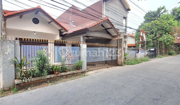Old House Good Location Near UMJ Campus & MRT Lebak Bulus Station 2