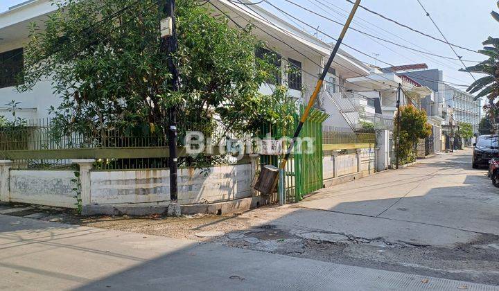 Rumah Taman Ratu Dekat Pusat Kuliner Green Ville Raya Jakarta Barat-2 Lantai & Hook 1