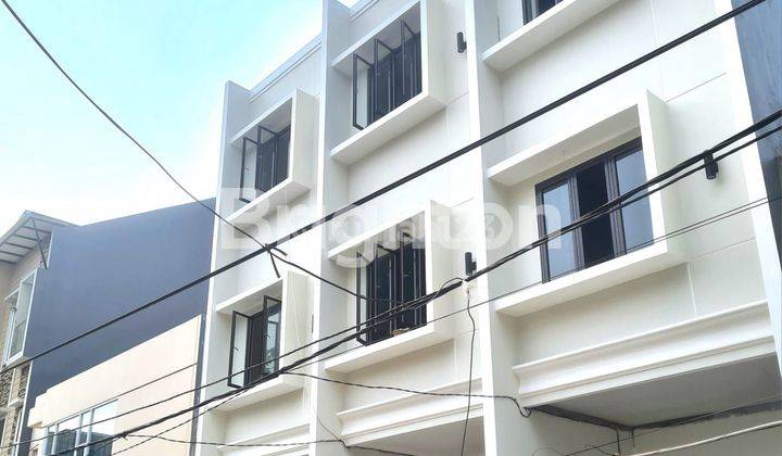 RUMAH BARU TAMAN RATU 3 LANTAI JAKARTA BARAT 1