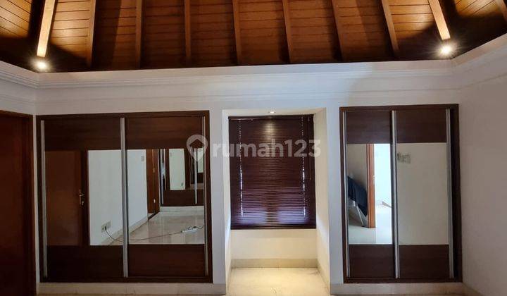 Rumah 2 Lantai , Bagus, Siap Huni , Semi Furnished , Kebayoran Baru , Jakarta Selatan  2