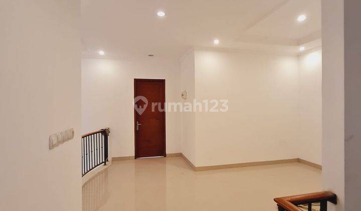 Rumah Baru 2,5 Lantai SHM , Pondok Indah Jakarta Selatan  2