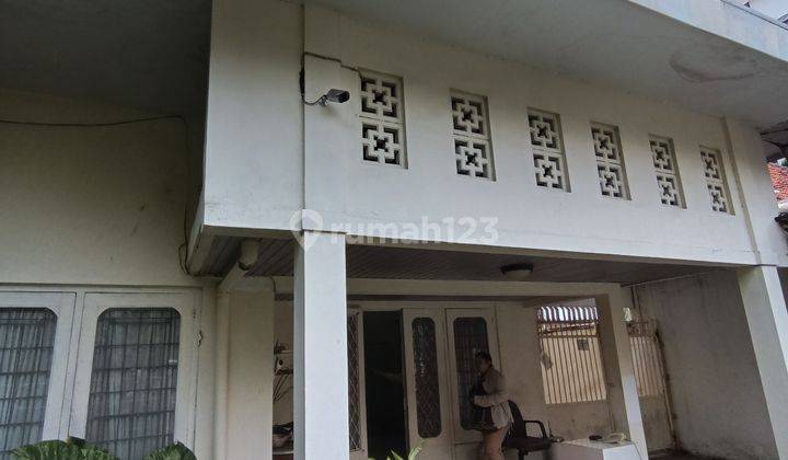 Rumah 2 Lantai Area Cikini , SHM Lokasi Sangat Strategis  1