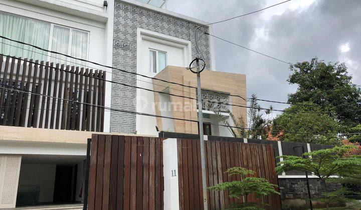 Rumah Dengan Fasilatas Lift Lokasi Cipete , SHM , Jakarta Selatan  1