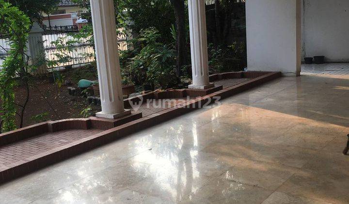 Rumah Menteng 2 Lantai Furnished Ada Pool, Shm , Lokasi Tenang  2