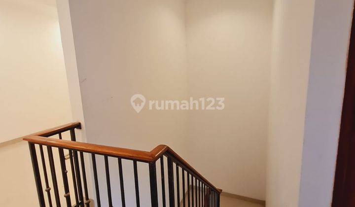 Rumah Baru 2,5 Lantai Pondok Indah Dekat Ke Pim Siap Huni , Shm 2