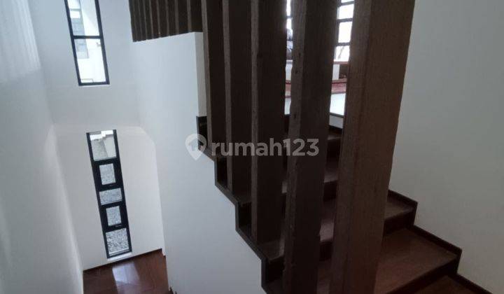 Rumah 2 Lantai Bagus Konsep Tropikal Modern , Shm Lokasi Tenang  2