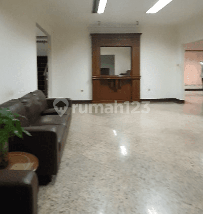 Dijual Gedung Area Kebayoran Baru Harga Menarik 2,5 Lantai ,shm 1