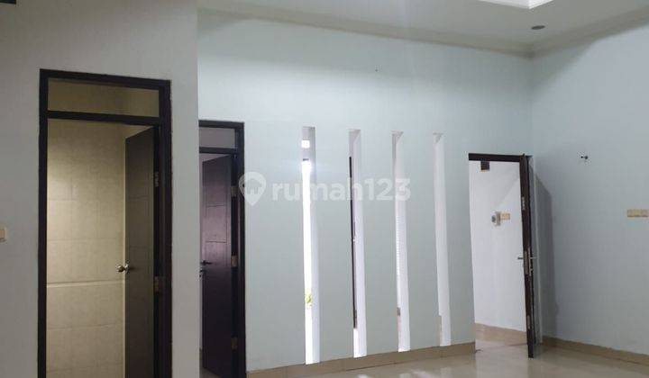 Jual Cepat Rumah Siap Huni 2 Lantai di Singgasana Pradana 2