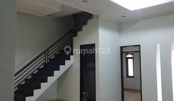 Jual Cepat Rumah Siap Huni 2 Lantai di Singgasana Pradana 1