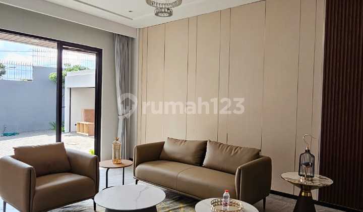 Luxury Corner House in Sayap Setiabudi Bandung with Swimming Pool 2