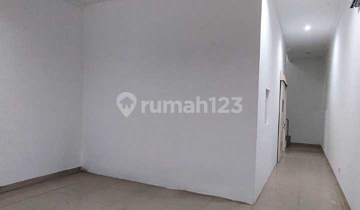 3-Story Shop House on Raya Sumbersari Bandung, Suitable for Business 2