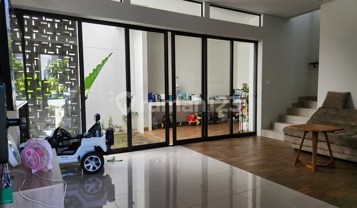 Modern House in Flora Cluster Summarecon Bandung Near Summarecon Mall 2
