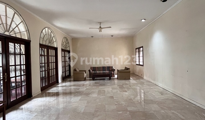 Rumah 2 Setengah Lantai Semi Furnish di Cilandak Jakarta Selatan 2