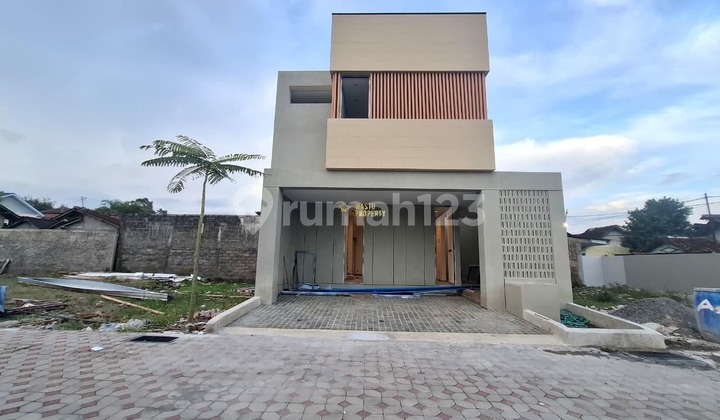 Modern 2-Story House in Cluster Near Ring Road Maguwoharjo Modern 2-Story House in Cluster Near Ring Road Maguwoharjo