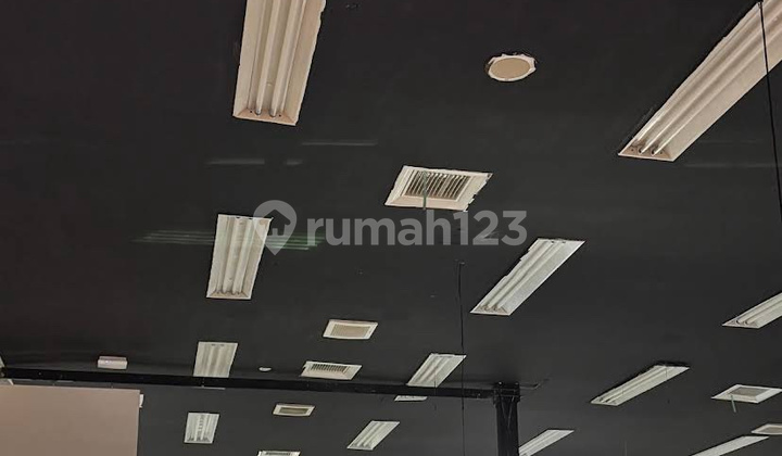 Ready-to-Operate Shop for Business in Panjer Denpasar with Spacious Parking 2
