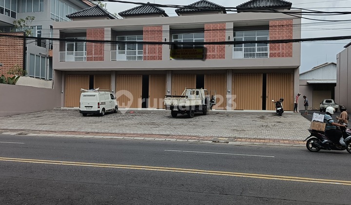 2-Storey Shophouse in Strategic Location at Padangsambian 2