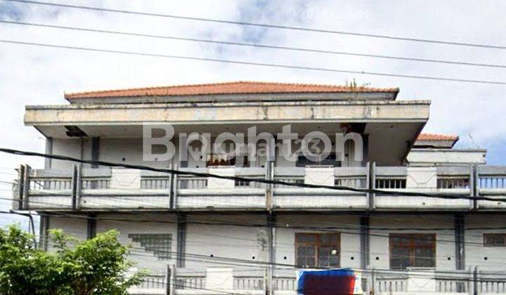 3-storey shophouse on the main road of Buluh Indah 2