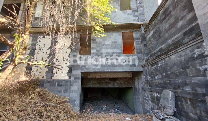 Rumah setengah jadi seharga tanah di Renon 1