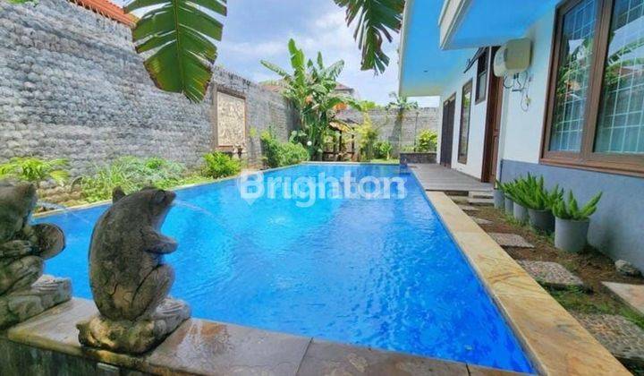 Rumah style villa halaman luas dan kolam renang di Renon 2