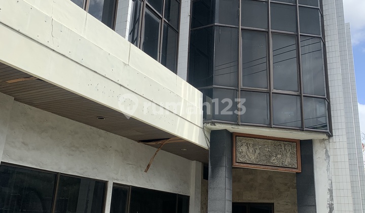 3-Storey Building in West Denpasar Imam Bonjol Strategic Location 2