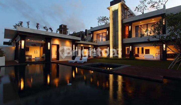 Large villa one gate full view at Goa Gong Jimbaran Large villa one gate full view at Goa Gong Jimbaran