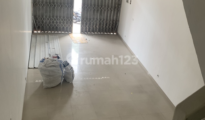 2-Story Shop House in Renon Business Center Near Campus and Boarding Houses 2