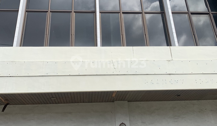 3-Storey Building in West Denpasar Imam Bonjol Strategic Location