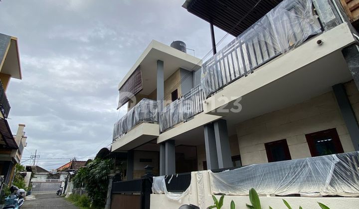 Rumah modern minimalis 2 lantai siap huni di Padang Sambian