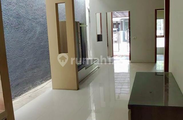 WTS RUMAH BARU RENOVASI DI TAMAN HOLIS INDAH MURAH JOE 1