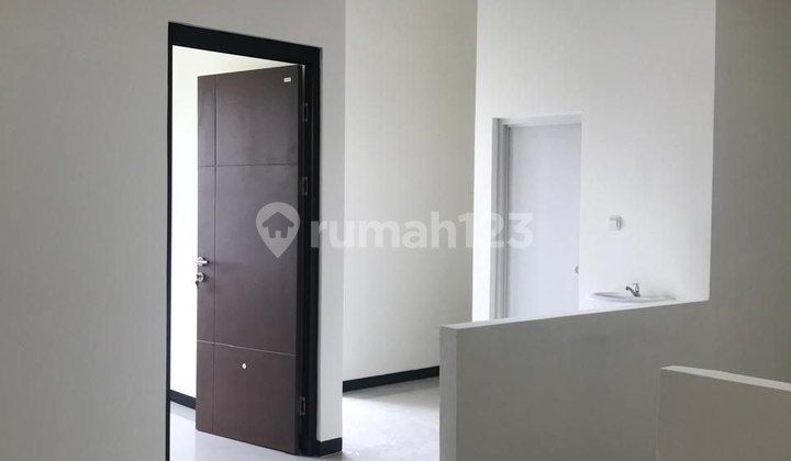 For sale  Jl geger kalong (kluster) Model minimalis 2lantai LAY 2
