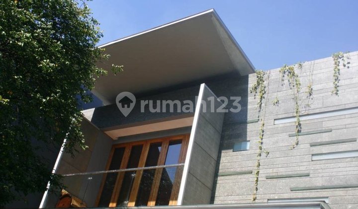 WTS — Rumah Mewah Karya Arsitek Ternama di Sayap Pasir Kaliki RVY 1