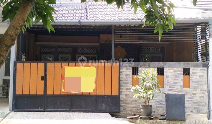 Di Jual Rumah Semi Furnish Depan Taman Vila Rizki Ilhami 1