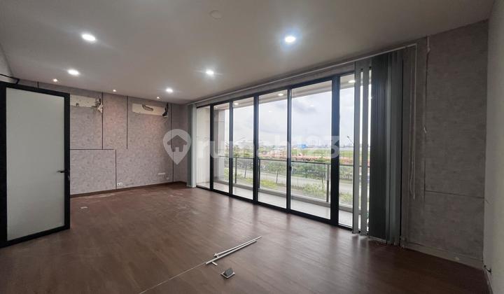 Ruko Soho Ebony, Pik Golf Island, Uk. 8X18, 3 Lantai, Siap Pakai