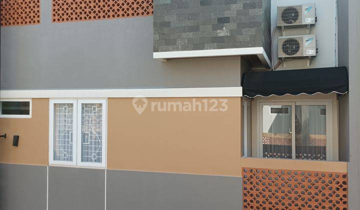 Rumah baru 3 lt ada Rooftop di Alamanda Jagakarsa semi furnished siap huni limited edition nih!! 1