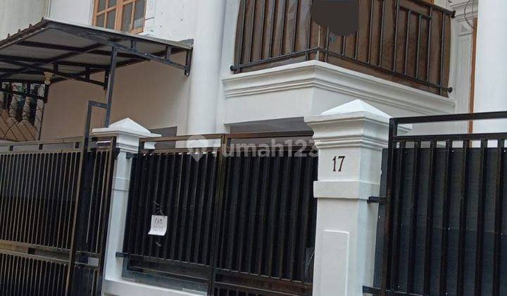 Rumah 2 1/4 lt di Jelambar 8 x 15 m2 hadap Timur ada 6 kt 3 km unfurnished, access masuk gang 1 mobil luas, siap huni nego yuk sampai deal!! Letaknya strategis ke Grogol, Kota sekiranya. Siap di survei nih!!  1