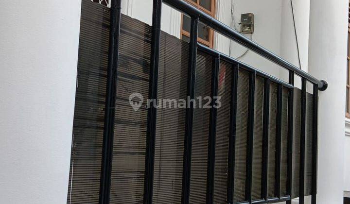 Rumah 2 1/4 lt di Jelambar Jakarta Barat SHM hadap Timur letaknya strategis dekat Grogol, kota, ada 6 kt 3 km unfurnished access masuk 1 mobil luas nego yuk sampai deal!!  2