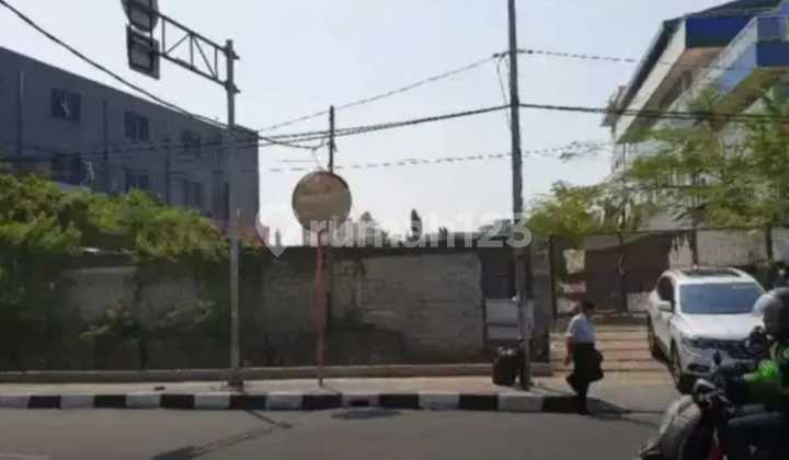 Strategic Land Suitable for Restaurants and Mini Buildings in Rawamangun