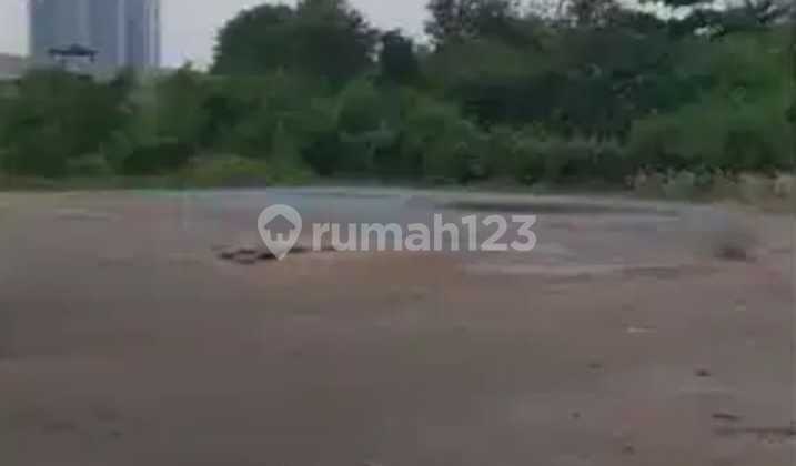 Strategic Land Suitable for Pool / Business in the Center of Bekasi City