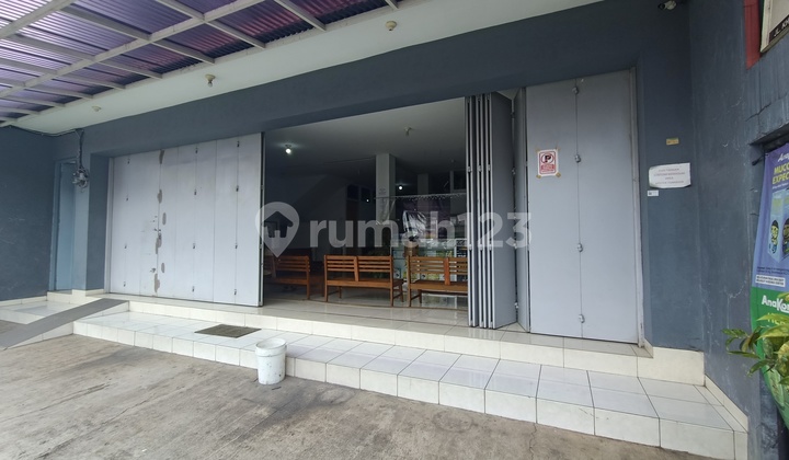 **2-Story Fully Furnished Strategic House in the Center of Cianjur City (Warung Jajar) – Suitable for Residence & Business!** **2-Story Fully Furnished Strategic House in the Center of Cianjur City (Warung Jajar) – Suitable for Residence & Business!**