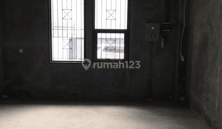 Disewakan Gudang 2 Lantai Tengah Kota Jalan Kembar 2
