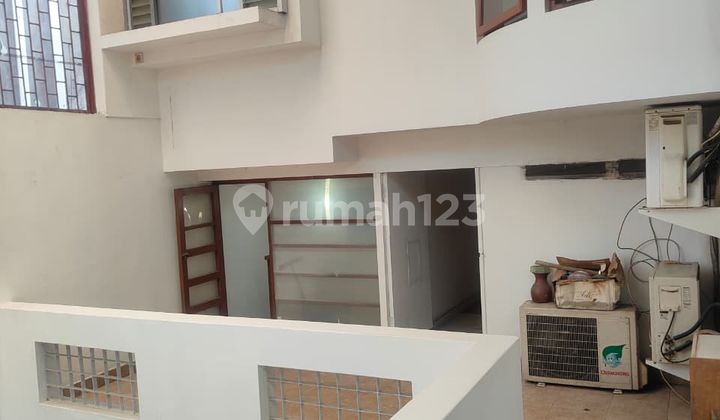 For Sale 2-Story House Ready to Occupy in Singgasana Pradana, Comfortable and Well-Maintained Residence, Strategic Location 2