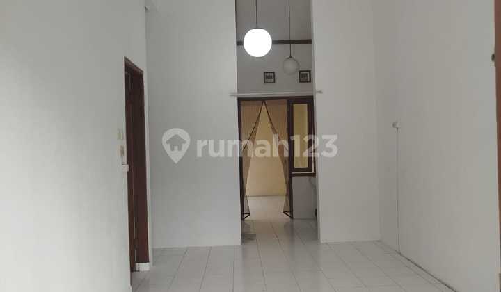 For Rent: Taman Kopo Indah House, 3 Comfortable and Ready-to-Occupy Residences, Strategic Location