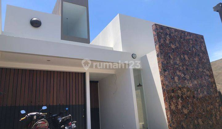 Dijual Rumah Baru Terawat Nyaman Siap Huni di Setiabudhi Regensi ,,,,, 1