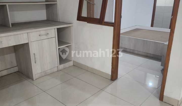 DIJUAL RUMAH 2 LANTAI JL. KEMBAR SEMI FURNISHED HUNIAN NYAMAN SIAP HUNI DAN STRATEGIS 2