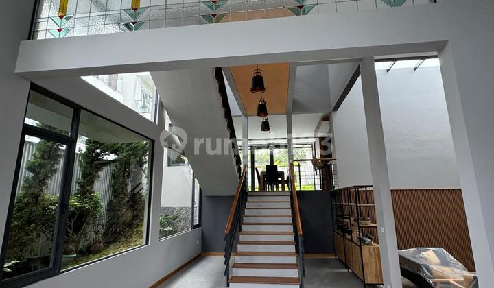 FOR SALE 3-STORY LUXURY HOUSE FULLY FURNISHED IN DAGO BANDUNG, SERENE AND COMFORTABLE LIVING SPACE READY TO OCCUPY