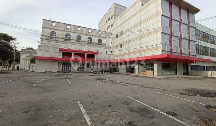 Gedung di Jl Perintis Kemerdekaan ( Ex Hotel Lj ) Gedung di Jl Perintis Kemerdekaan ( Ex Hotel Lj )