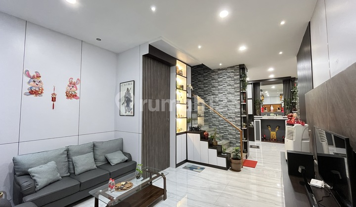 Villa di Komplek Halton Place ( Jalan Menteng 7 ) Villa di Komplek Halton Place ( Jalan Menteng 7 )